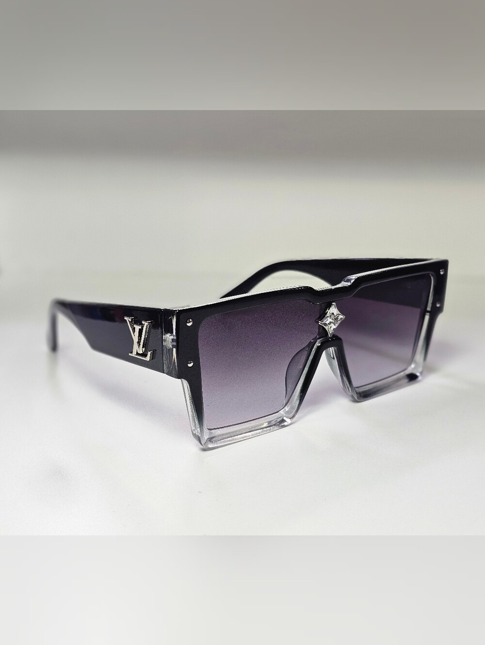 Louis Vuitton Cyclone Z1578E Square Gradient Black